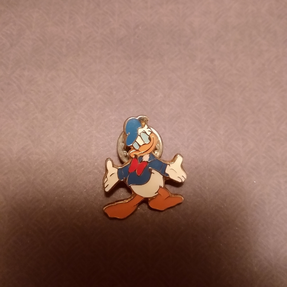DONALD DUCK PIN